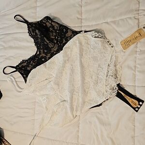 Popilush Bodysuits - black & white